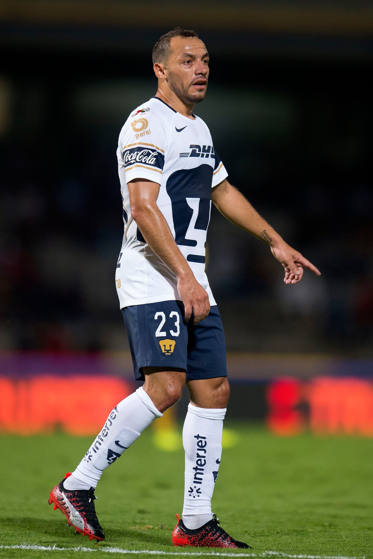 <b>8. Marcelo Díaz (Pumas) - </b>713,000 seguidores en
<a href="https://twitter.com/CHELODIAZ_21">@<b>CHELODIAZ_21</b></a>