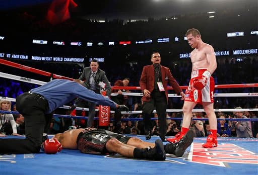 Saúl 'Canelo' Álvarez aplicó cloroformo puro a Amir Khan y defendió con éxito el cinturón medio del Consejo Mundial de Boxeo. El mexicano noqueó al británico en seis rounds en la T-Mobile de Las Vegas.
