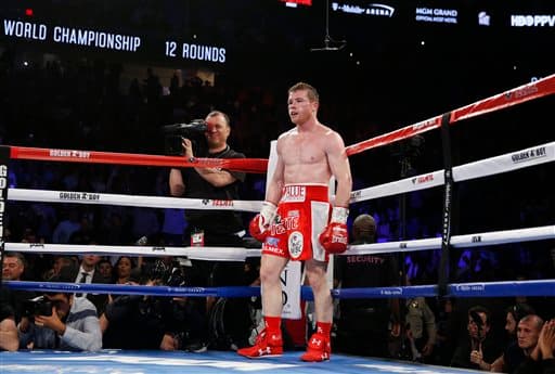 Saúl 'Canelo' Álvarez aplicó cloroformo puro a Amir Khan y defendió con éxito el cinturón medio del Consejo Mundial de Boxeo. El mexicano noqueó al británico en seis rounds en la T-Mobile de Las Vegas.