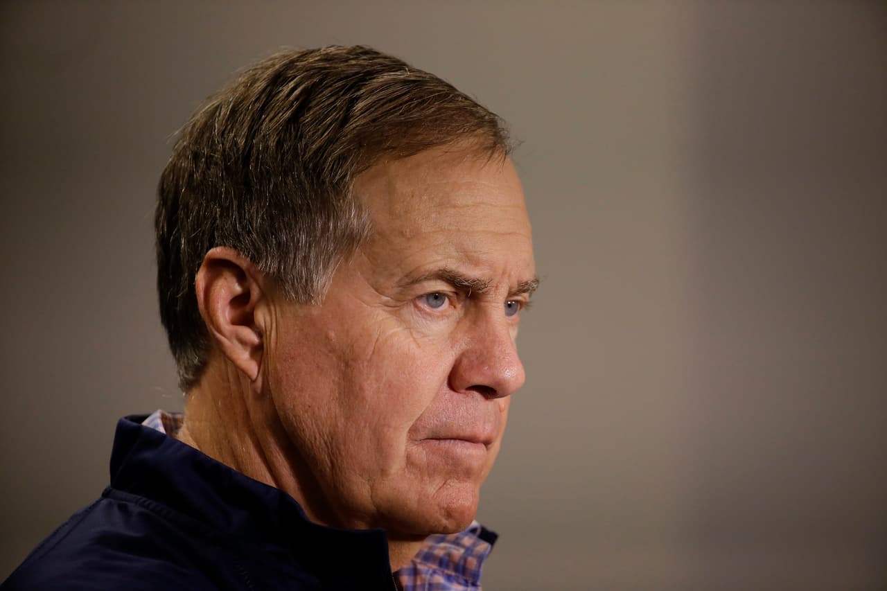 El coach Bill Belichick de los New England Patriots es mucho más listo de lo que la prensa especulativa piensa. Para él no hay confusión. Si su jugador o él se equivocaron en el volado previo al tiempo extra contra los Jets, Belichick no tiene por qué hacerlo público, ganaron los Jets y eso es lo importante, no la especulación absurda.