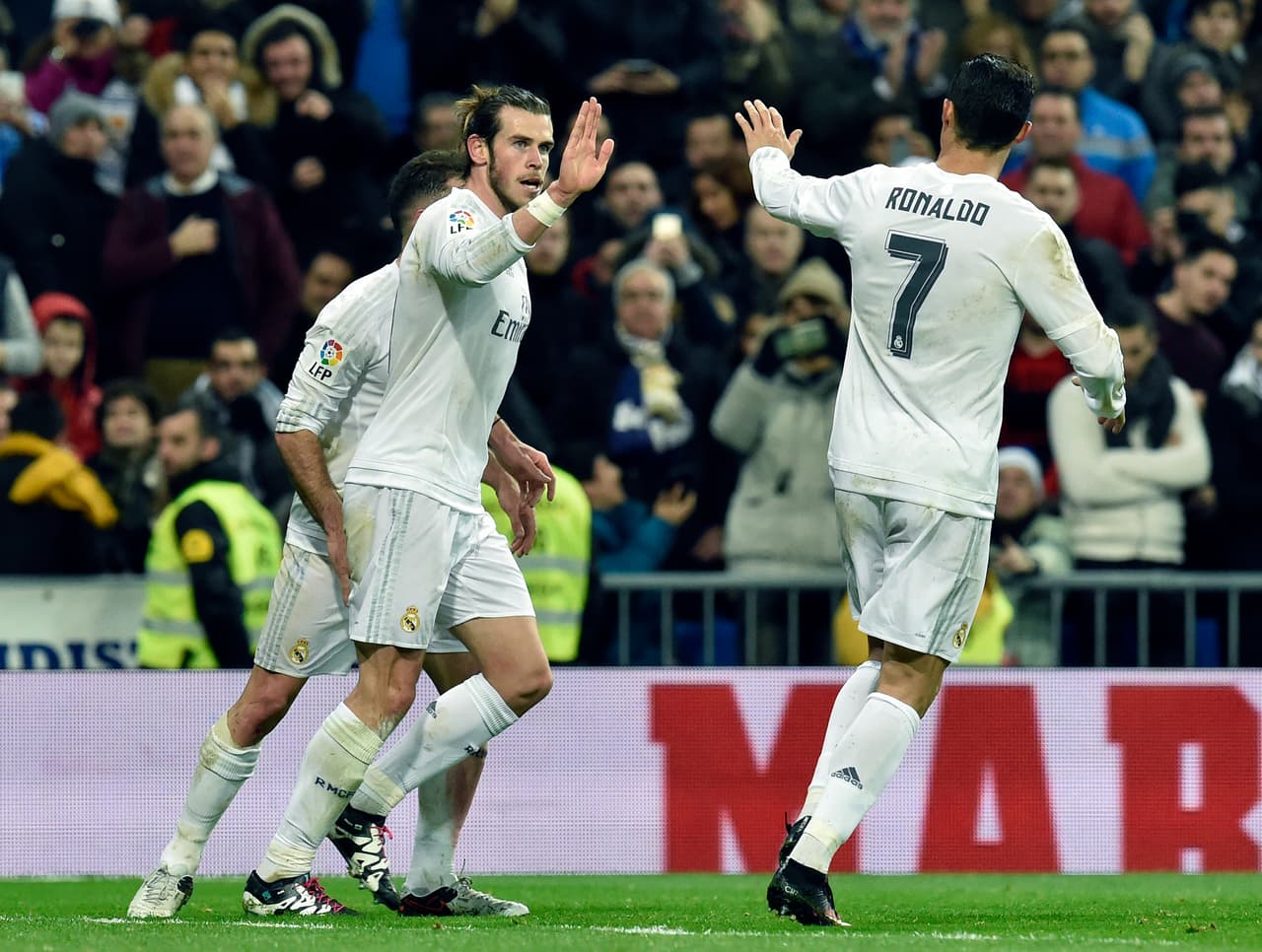 Buen testarazo del futbolista surgido en Inglaterra que comenzó a dar indicios de la goleada que se avecinaba para los elementos de La Coruña.