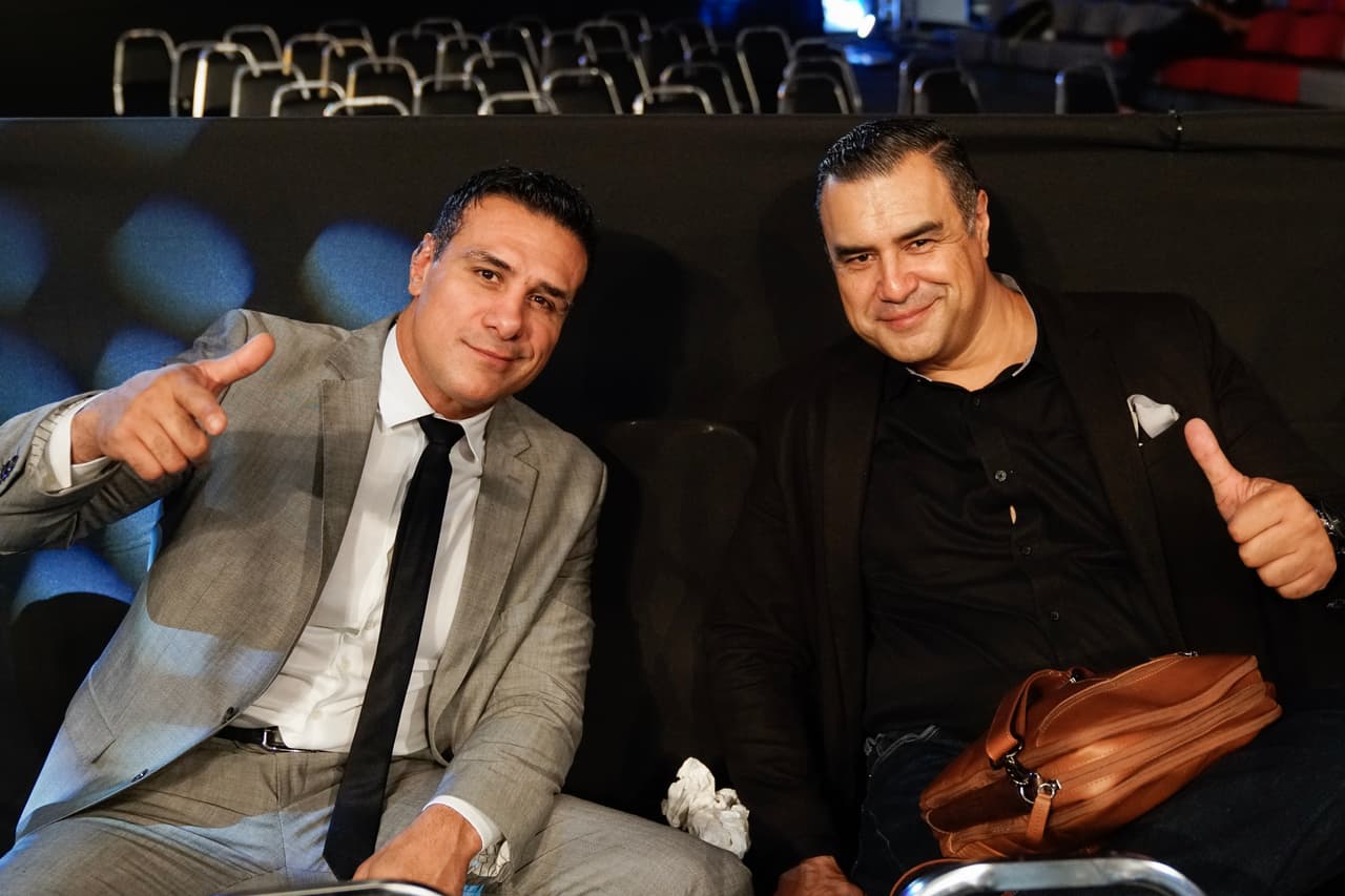 El colorido y la alegría, junto a los rituales y detalles en la intimidad de los atletas, fueron parte del Combate Américas en la fiesta de las artes marciales mixtas.