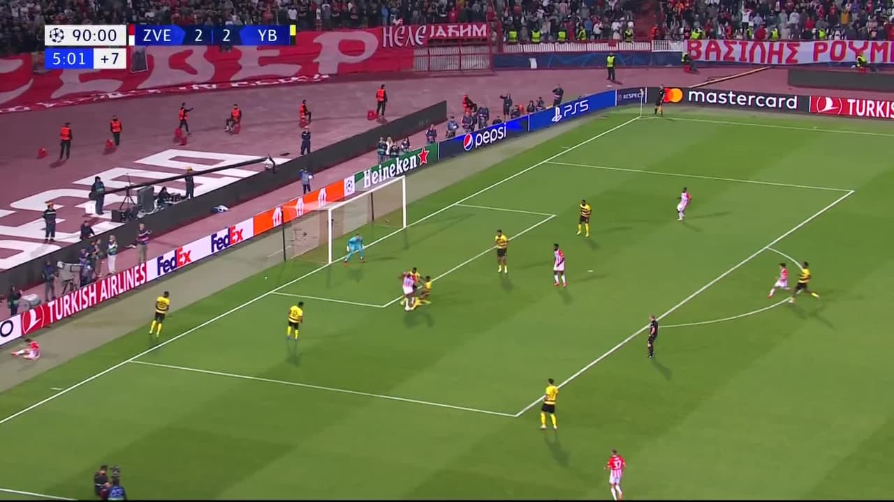 ¡TIRO ATAJADO! disparo por Srdjan Mijailovic.