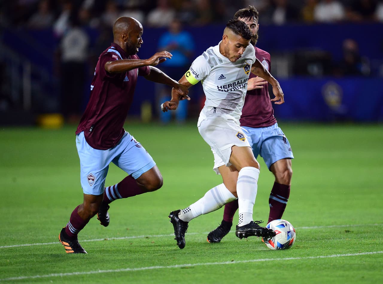 Un centro del campo duro y de calidad terminó volcando el encuentro en favor de Colorado Rapids, que se mantiene en el cuarto lugar de su Conferencia.
<br>
