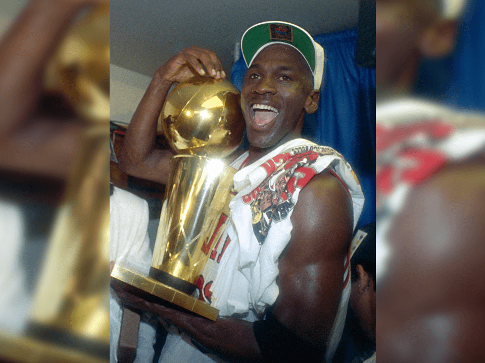 En este año ganó el título de anotación, Jugador más Valioso de la temporada regular, un campeonato, Jugador más Valioso de las finales y selección All-defensive del primer equipo en el mismo año.