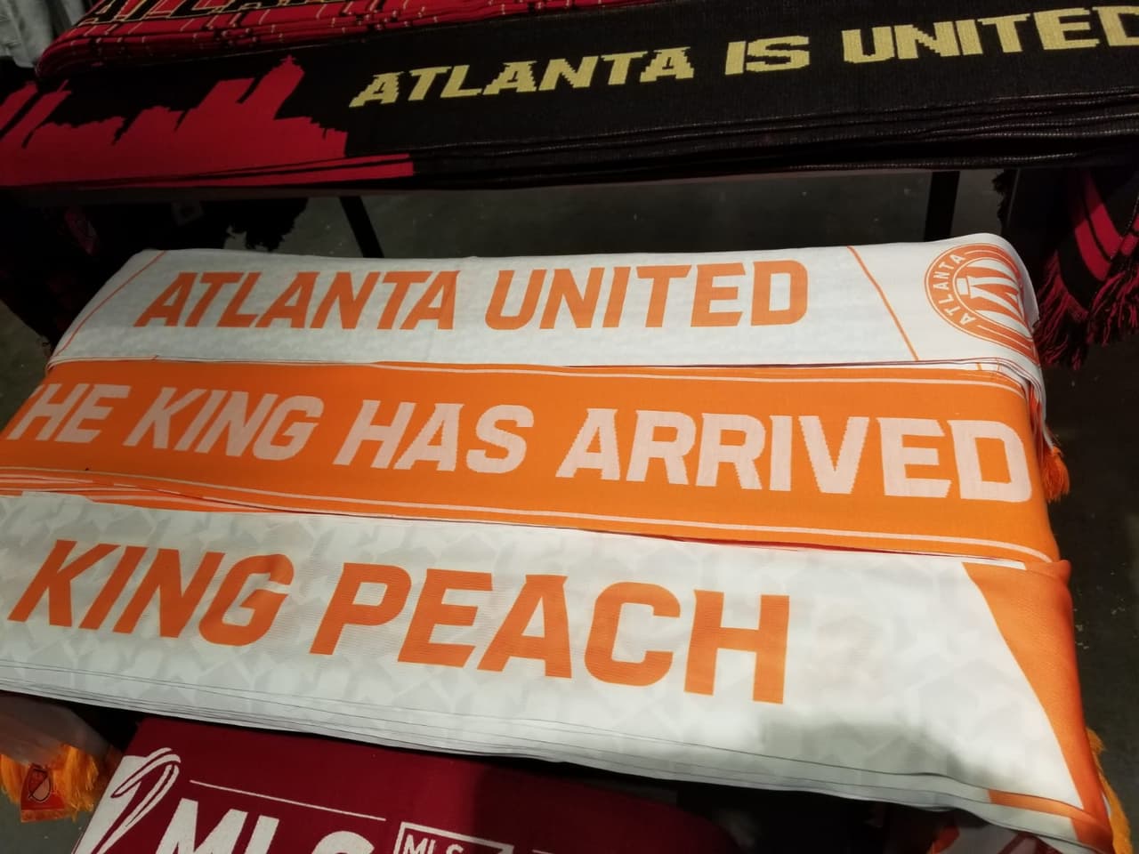 La tienda del Atlanta United ofrece una gran variedad de opciones para sus fans en esta ocasión especial.