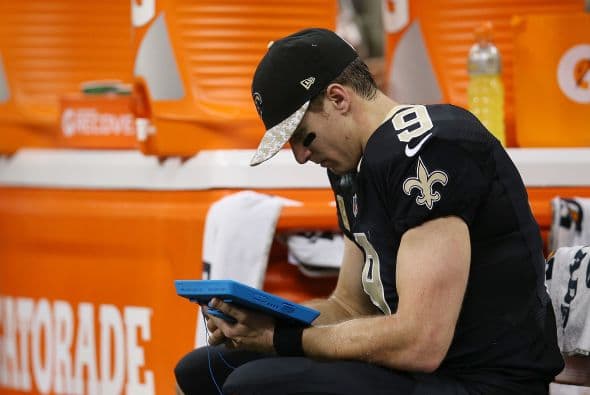 A pesar de sus números (conectó 28 de 47 envíos para 292 yardas, tres pases de anotación) Brees tuvo dos pases interceptados.