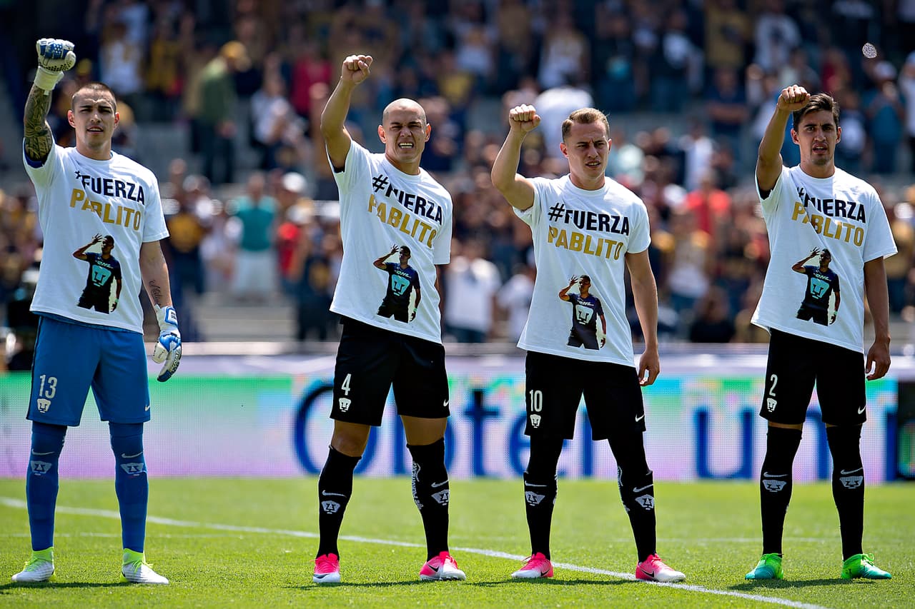 Los felinos saltaron al campo con una playera de apoyo para Pablo Barrera quien estará fuera de las canchas seis meses tras ser operado de la rodilla.