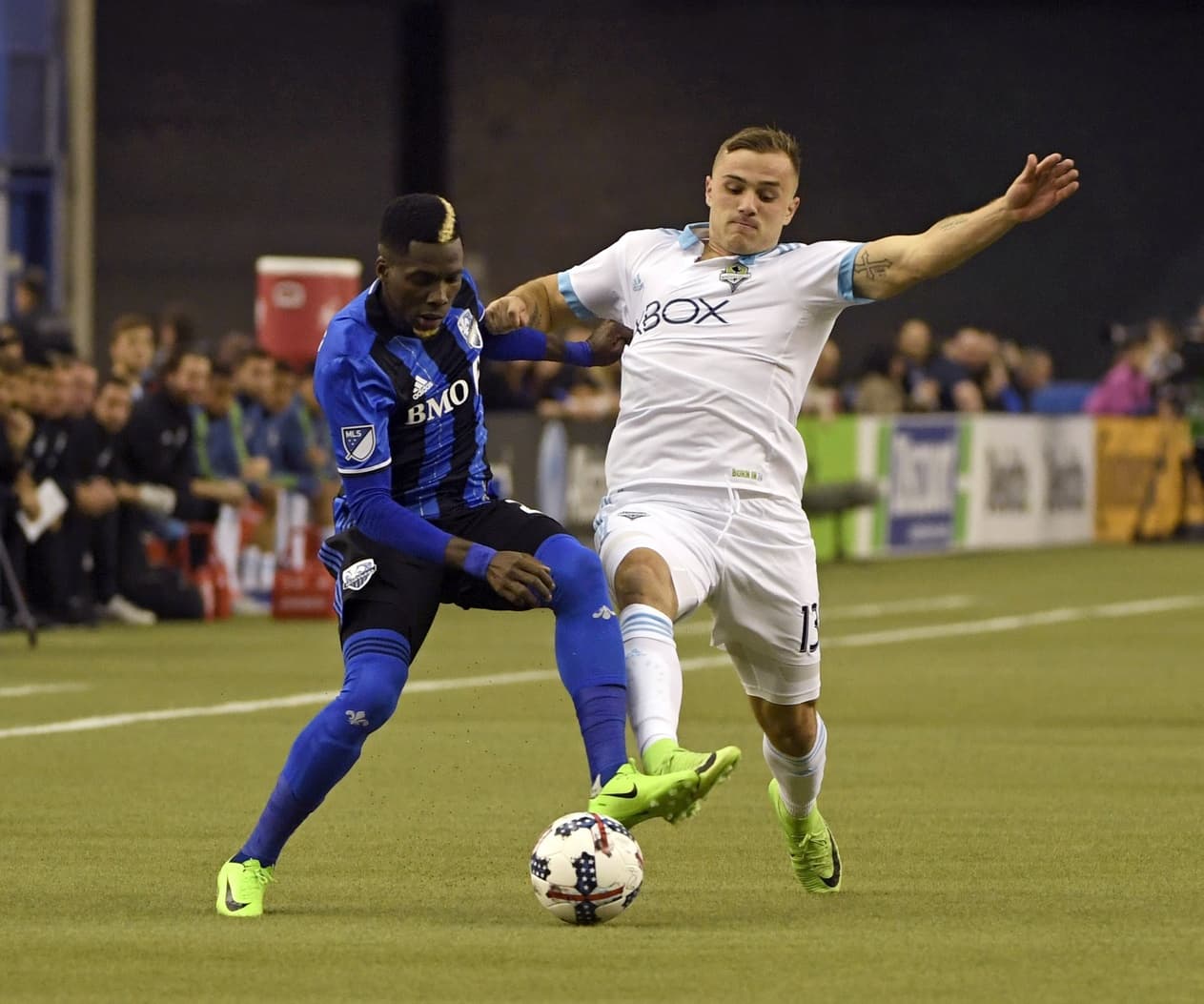 Una rayita amarilla sin explicaciones de Amboise Oyongo.