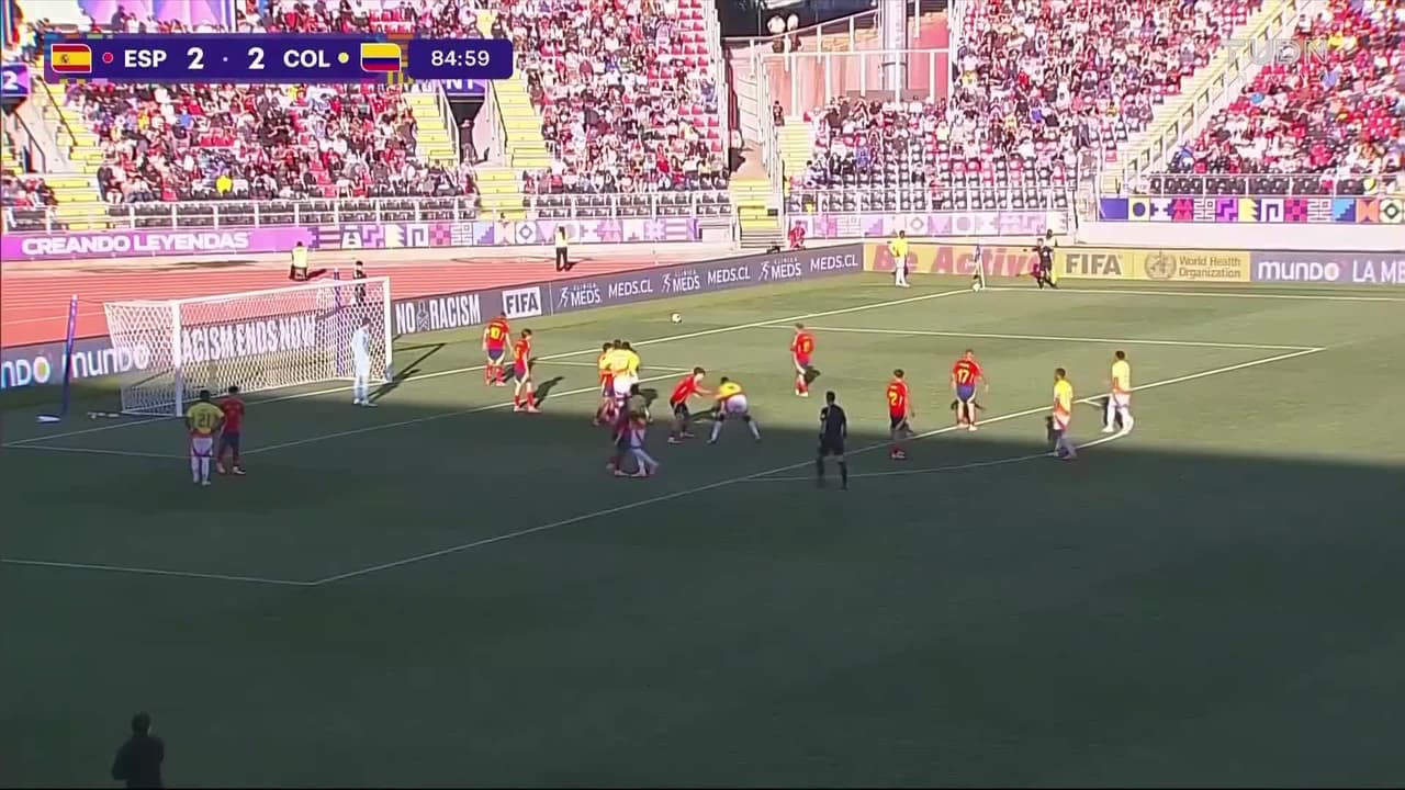 ¡Atajada que vale oro para España! Fran le da vida a su equipo