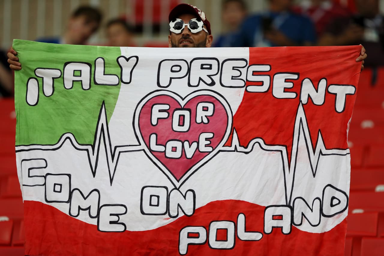 El colorido de los hinchas de Polonia y Senegal fue parte del paisaje en Moscú en medio del partido entre ambos seleccionados por el grupo H del Mundial de Rusia 2018.