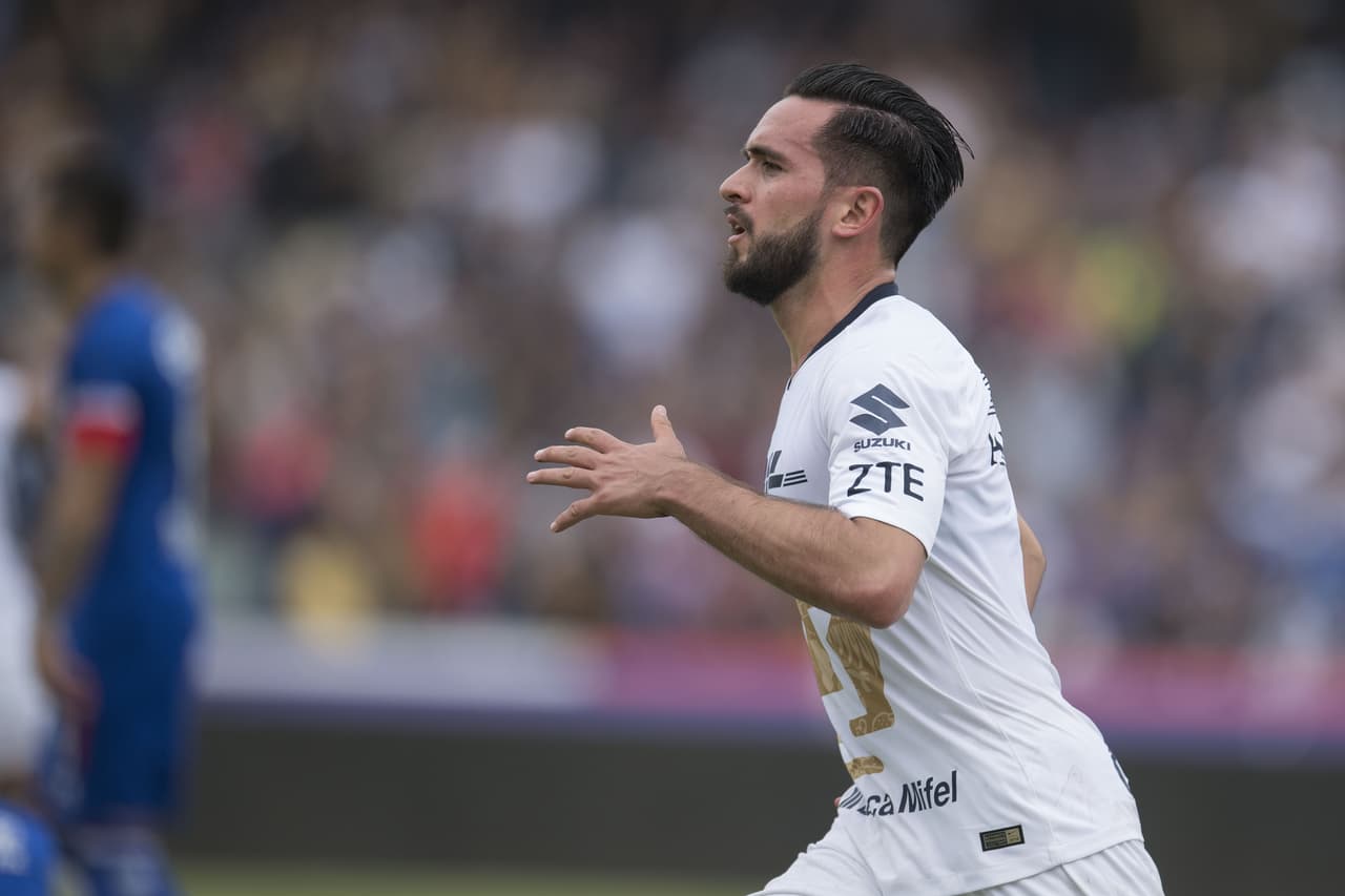 Sin embargo, Pumas respondió y puso el 1-2 al minuto 40 del segundo tiempo, como para revivir los fantasmas de la llamada 'cruzazuleada'.