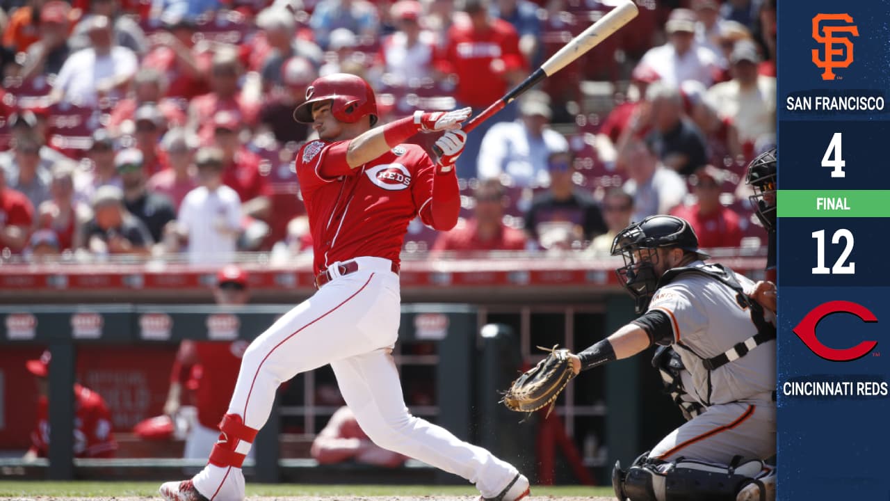 Jose Iglesias de los Cincinnati Reds conectó un sencillo al jardín izquierdo para manejar dos carreras en la sexta entrada contra los San Francisco Giants en el Great American Ball Park el 6 de mayo de 2019 en Cincinnati, Ohio.