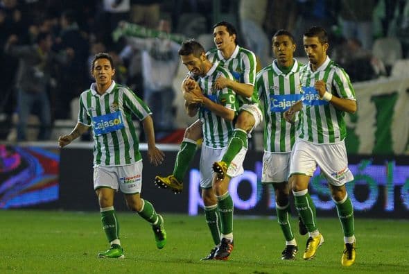 Pero los béticos respondieron con otra anotación, por conducto de Arzu.