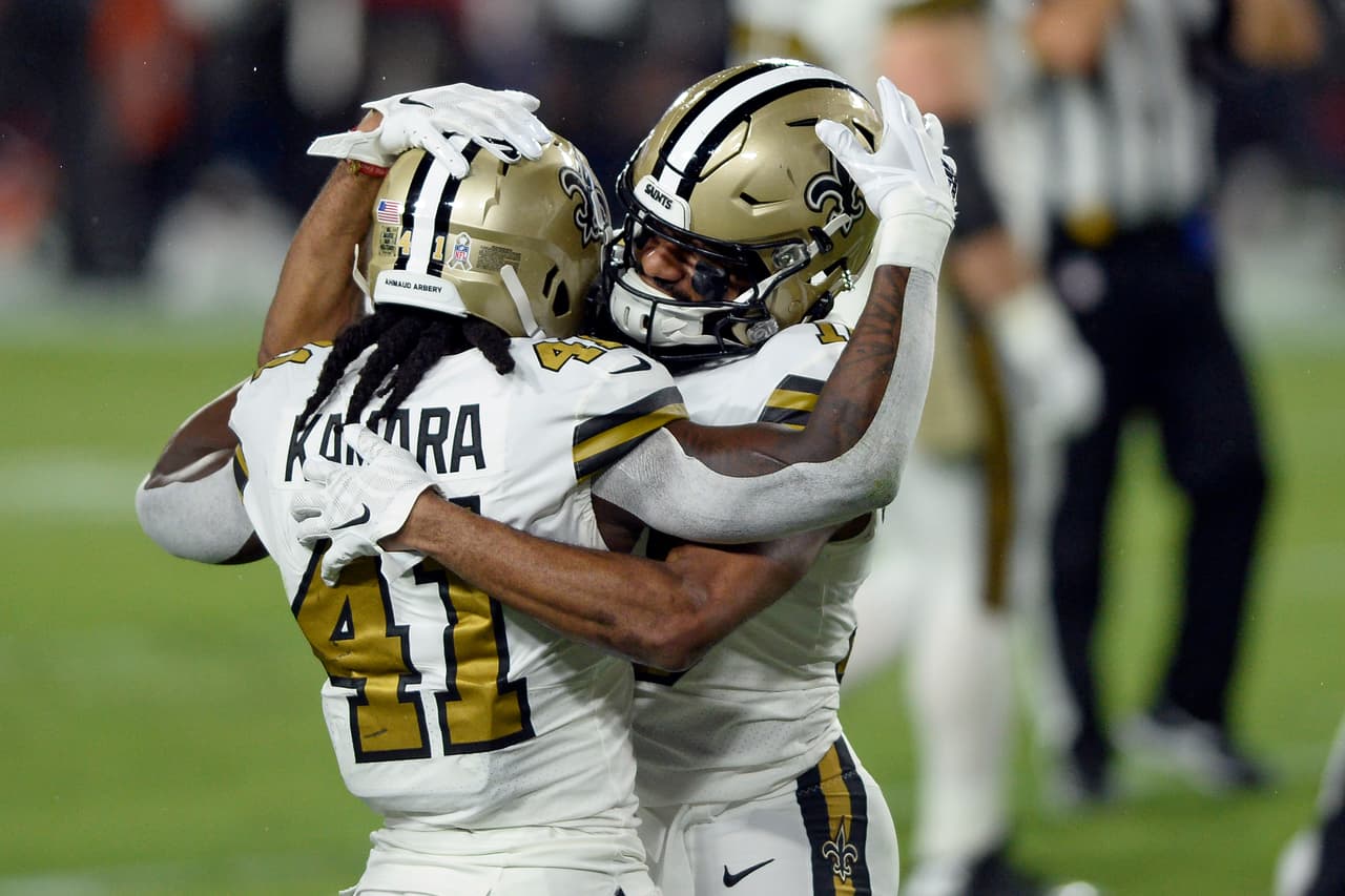 Drew Brees tiene una estupenda noche frente a los Buccaneers y con cuatro pases de anotación y cero intercepciónes, los Saints vencen a Tampa 38-3 en su casa.
