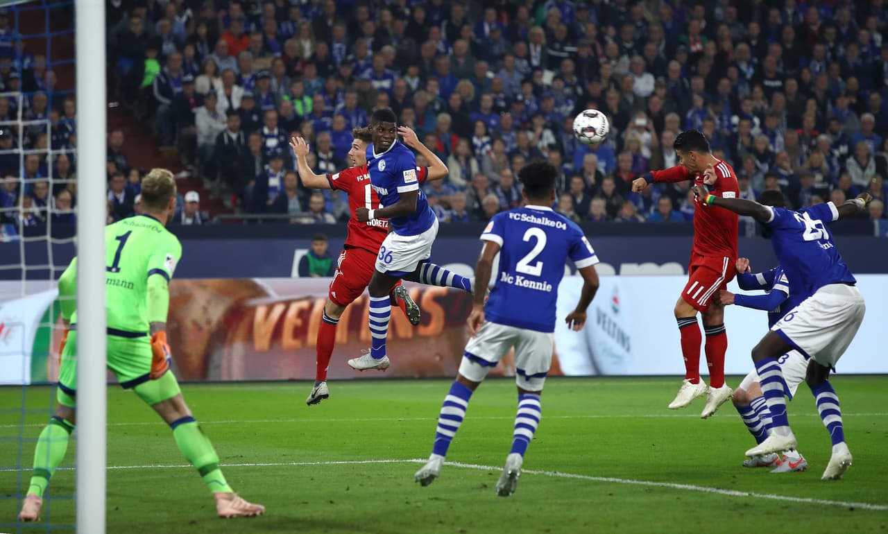 El encargado de cobrarlo fue Joshua Kimmich quien encontró en el área a James Rodríguez anticipando a los marcadores locales.