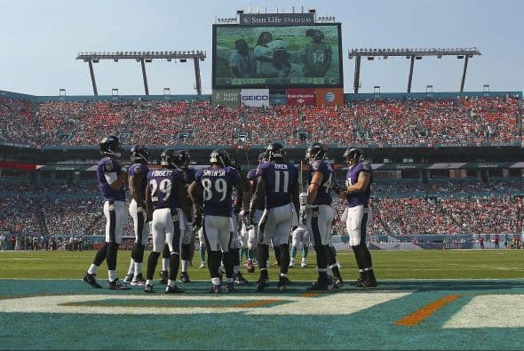 Los Baltimore Ravens se repusieron de ir abajo en el marcador para conquistar el Sun Life Stadium de los Miami Dolphins 28-13.