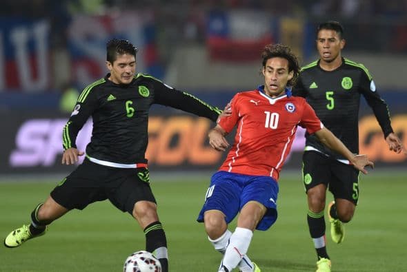 6.- Javier Güemez- El contención tuvo una labor difícil al tener que cubrir de frente a Vidal y Valdivia en la zona media del campo, cumplió rompiendo el juego chileno en varias ocasiones. Calificación: 7.