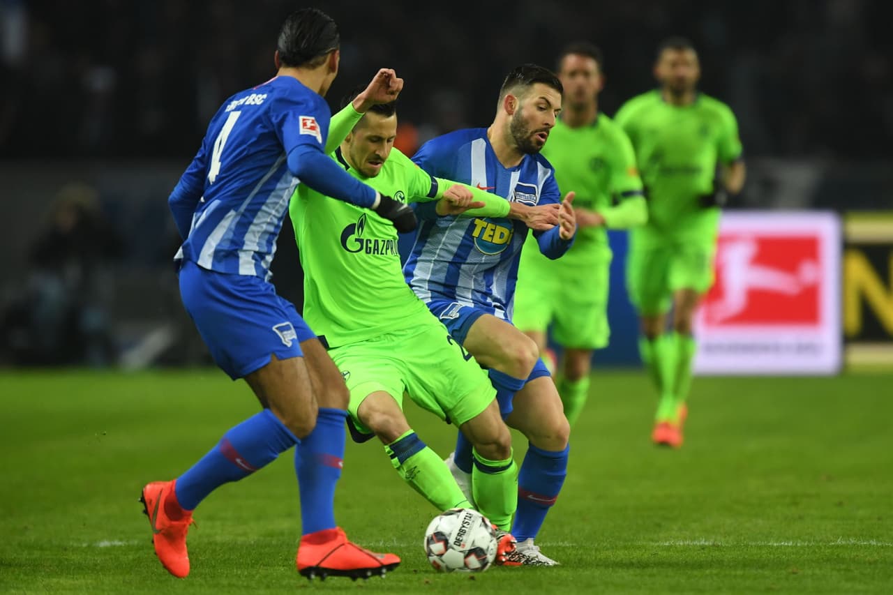 Hertha Berlín se quedó séptimo con 28 puntos, perdiendo una buena oportunidad de entrar a zona de clasificación europea, mientras el Schalke 04 está en el puesto 12 con 22 unidades.