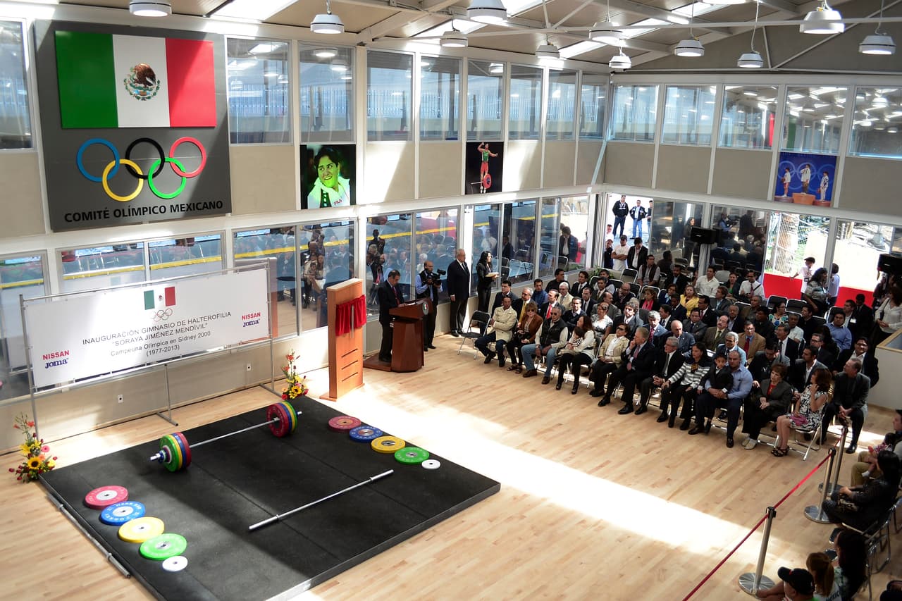 Un par de meses antes de su fallecimiento, murió Noé Hernández, quien fuera también medallista olímpico en el 2000.