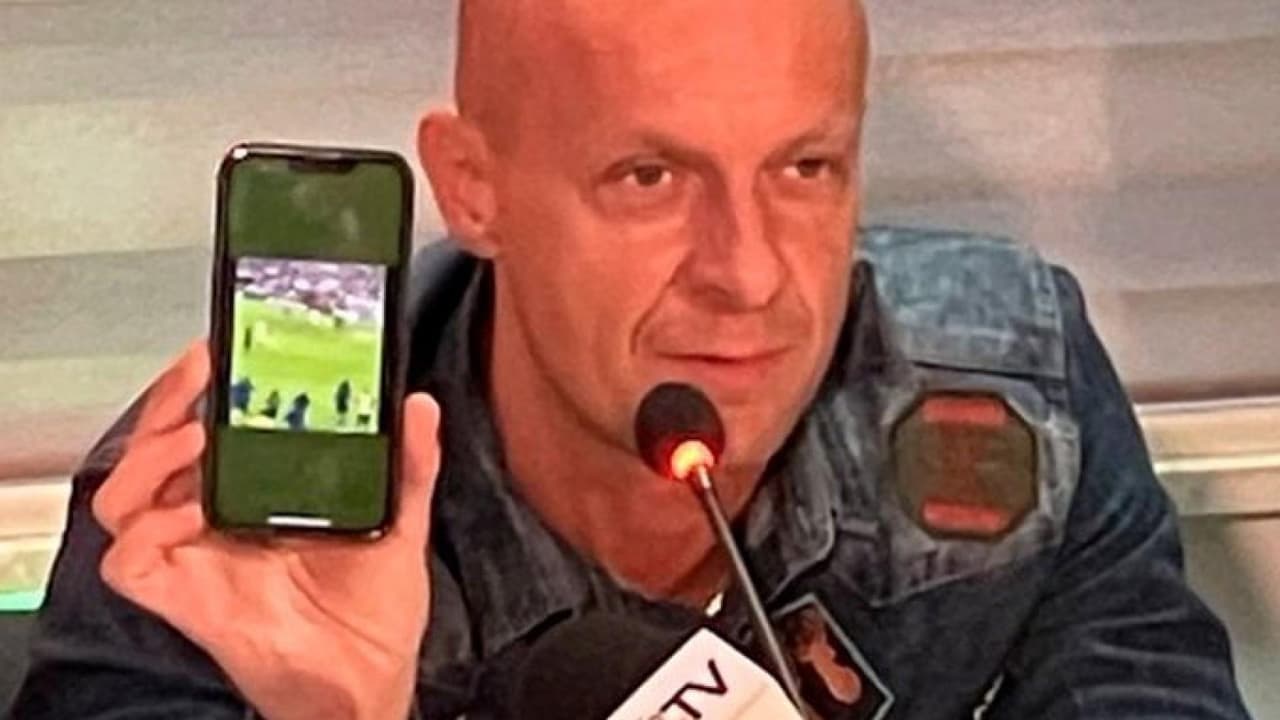 Árbitro de la Final del Mundial responde a críticas por gol de Messi