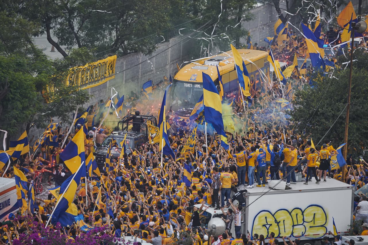 ¡Vaya manera de apoyar! Con este cálido recibimiento de sus aficionados, Tigres deba salir como una fiera para la Ida de la Final de la Liga Campeones de la Concacaf. Echen un vistazo al respaldo.