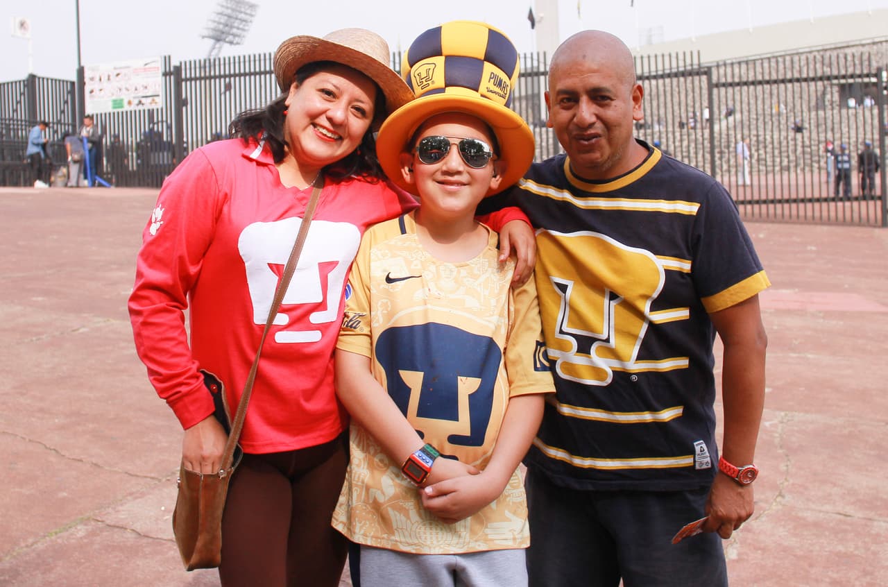 Los niños fueron protagonistas al representar a Pumas y a Toluca como parte del previo del juego, con una niña árbitro, como parte de la fiesta del duelo de la Jornada 16 de la Liga MX.