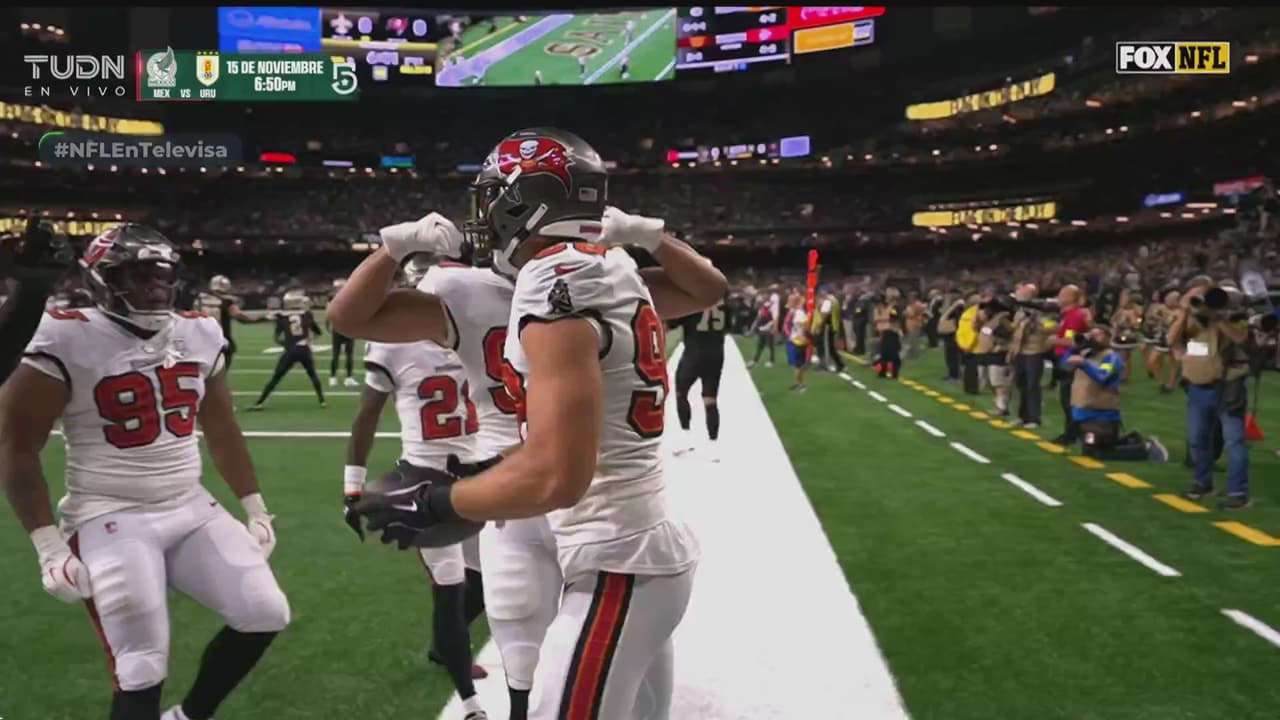 ¡TD Buccaneers! Intercepción y anotación de Anthony Nelson