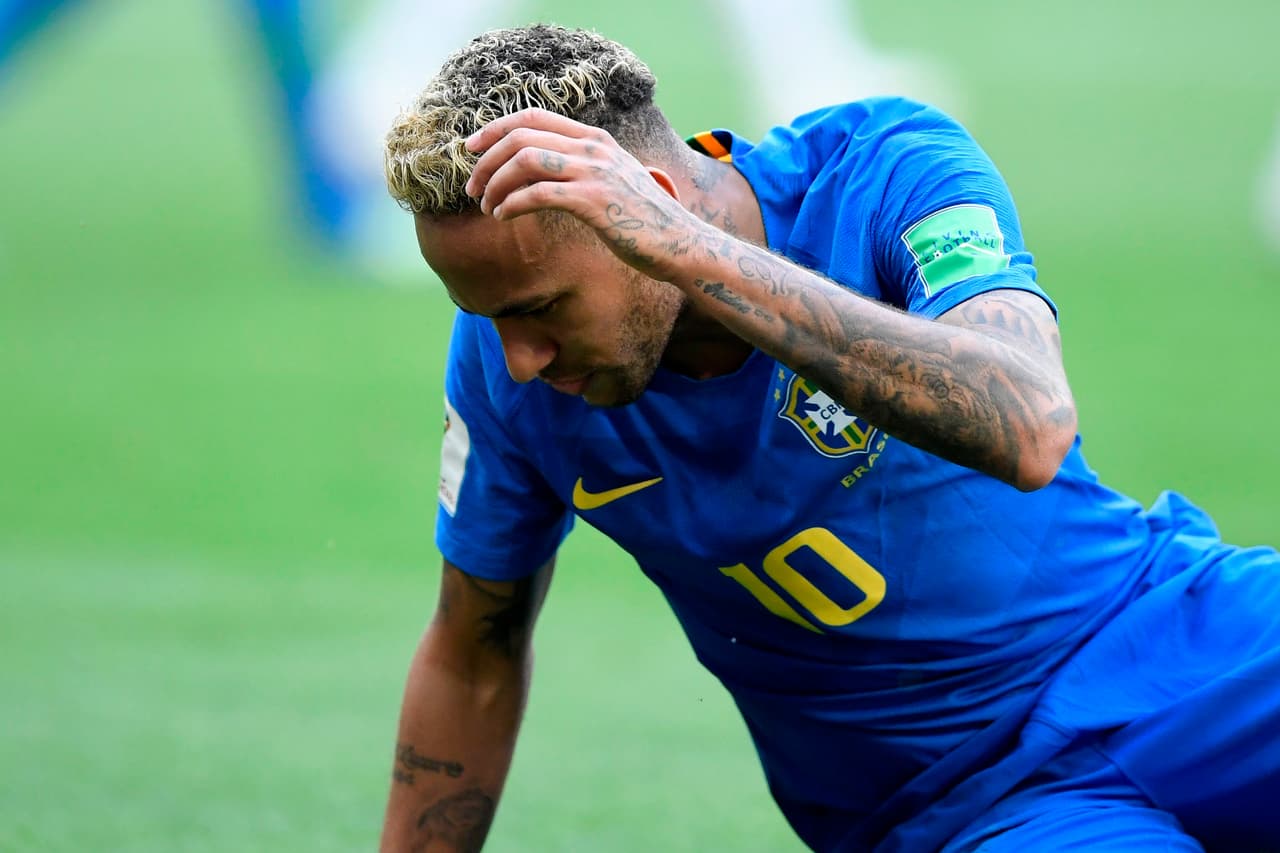 La molestia de Neymar se hizo evidente en el partido, más porque no lograban tomar ventaja.