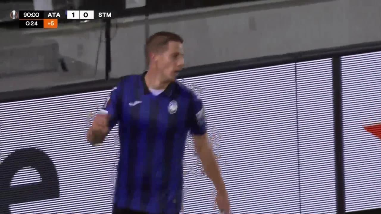 ¡TIRO ATAJADO! disparo por Mario Pasalic.