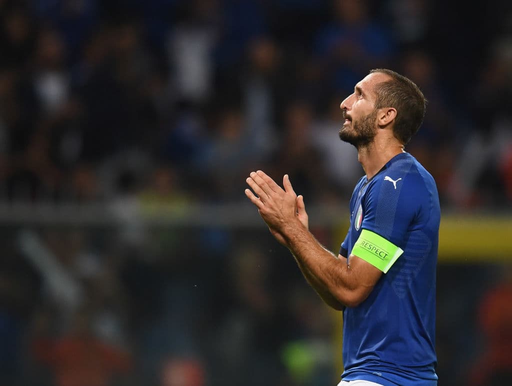 Al minuto 43 del primer tiempo, se rindió un homenaje a las 43 víctimas mortales de un puente que colapsó en Geniva el pasado 14 de agosto.