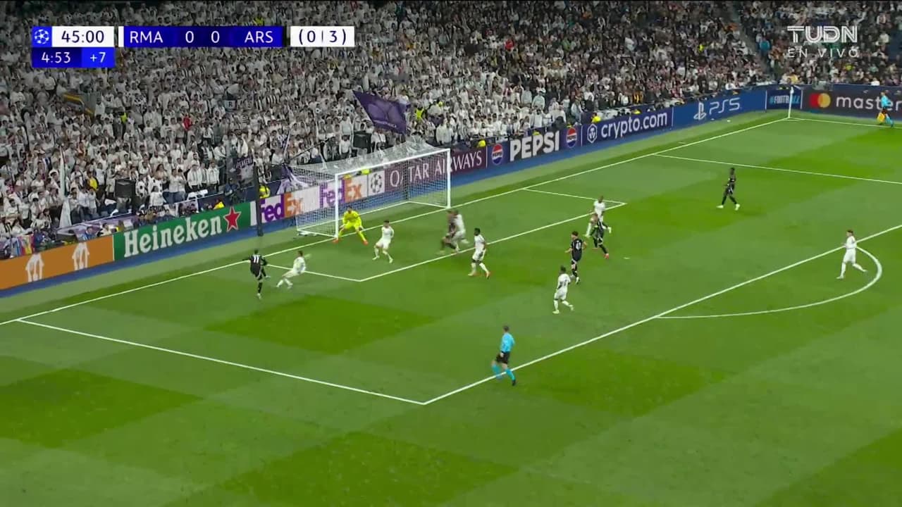 ¡TIRO ATAJADO! disparo por Gabriel Martinelli.