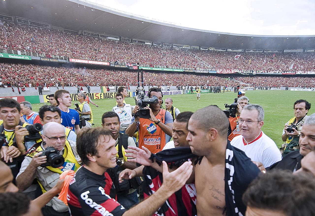 Adriano aún tuvo magia suficiente para regalarle un título brasileño a su querido Flamengo en 2010 (cosa que no conseguían desde 1992). Parecía que el Imperio sería capaz de contraatacar.