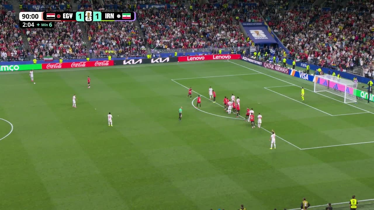 ¡GOL!  anota para Irán. Shoja Khalilzadeh