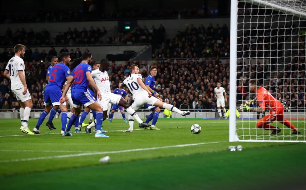El Tottenham vino de atrás para remontarle dos goles al Olympiacos en el regreso de José Mourinho a la Champions League.
