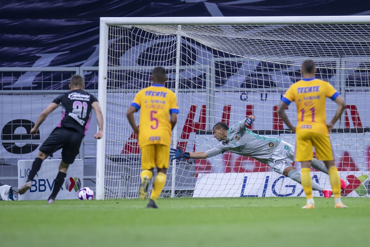 Los cementeros cayeron 2-0 y ponen en riesgo su calificación directa a la fiesta grande de la Liga MX. Nicolás López (69’) y Gignac (78’) marcaron por Tigres; ‘Cabecita’ Rodríguez falló un penal.
