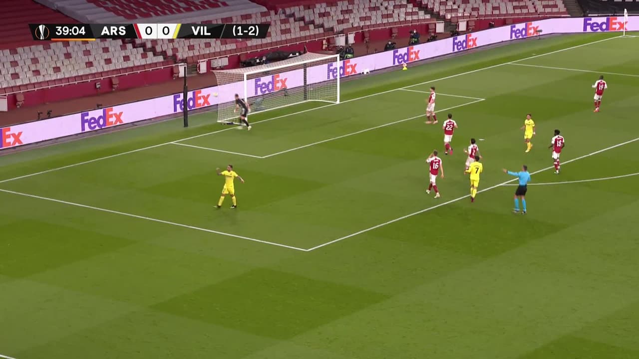 ¡TIRO ATAJADO! disparo por Pierre-Emerick Aubameyang.