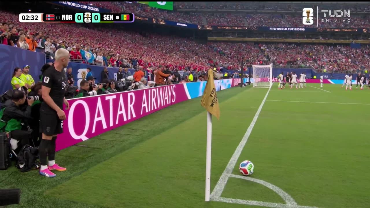 ¡TIRO ATAJADO! disparo por Kristoffer Ajer.
