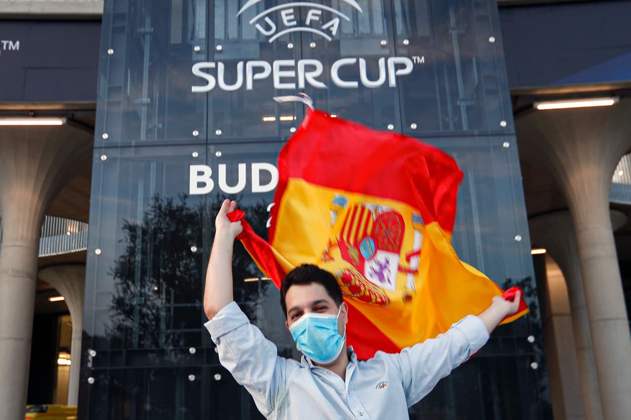 Distancia social de 1.5m y utilizar la mascarilla en el interior y exterior del estadio son las principales medidas que la UEFA especificó.