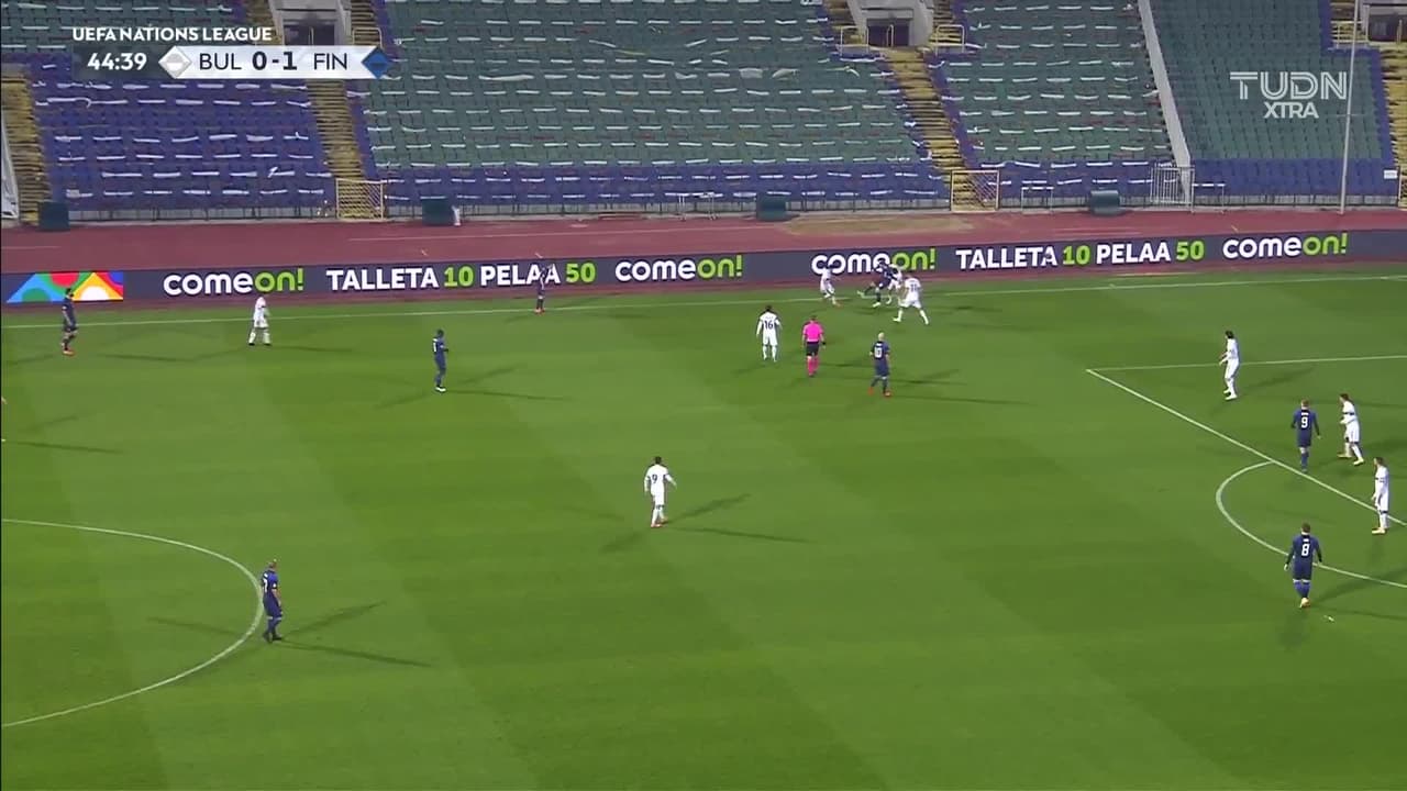 ¡TIRO ATAJADO! disparo por Teemu Pukki.