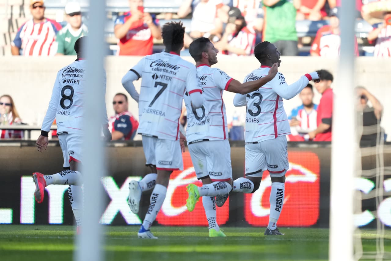 Con un gol solitario de Julián Quiñones el Atlas se llevó una edición más del Clásico Tapatío ante Chivas.