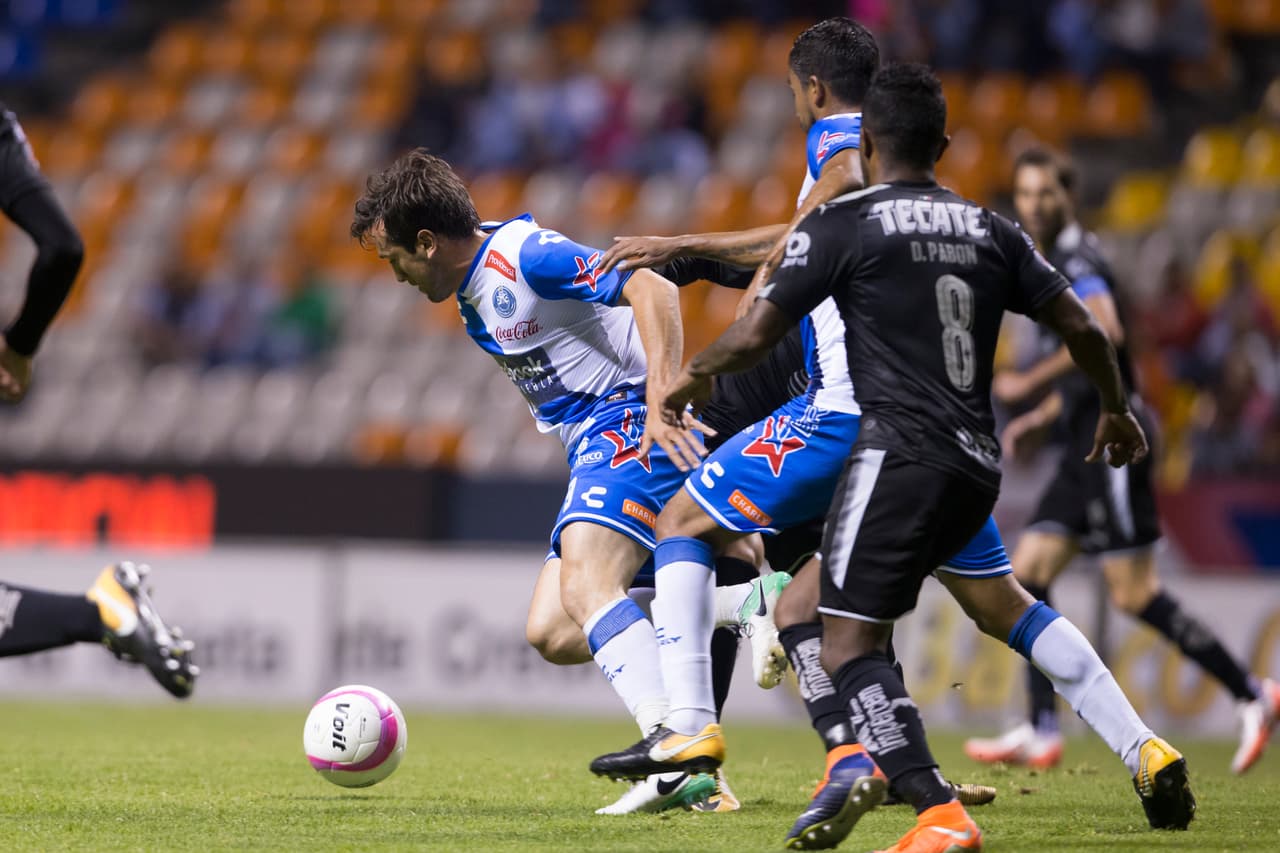 A Monterrey, que es la defensa menos superada con nueve goles en contra, le costó tener el marcador en contra durante el juego y eso lo aprovechó Puebla.