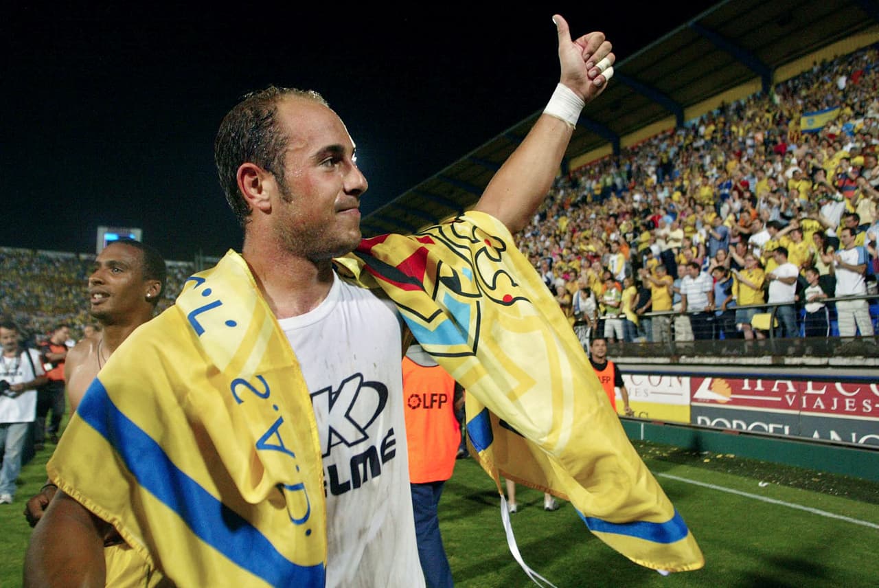 Su destino fue el Villarreal, donde jugó hasta el 2005. Quedó campeón de dos Intertoto.