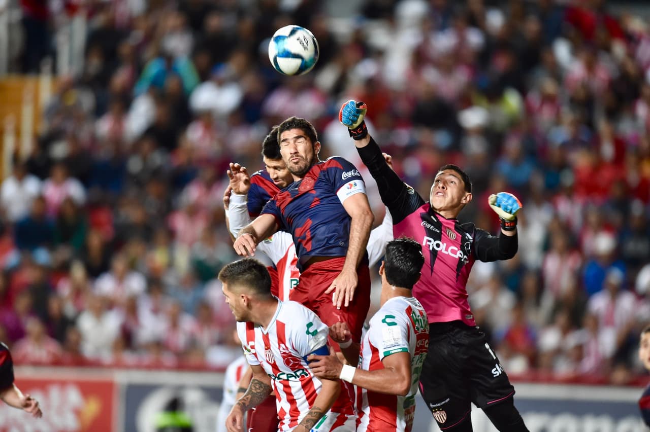 En la parte complementaria el partido se mantuvo con intensidad y el conjunto dirigido por Ignacio Ambriz logró capitalizar las oportunidades que creó y logró la victoria.