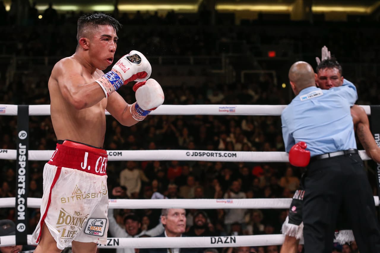 ¡Martínez noquea a Rosales y México tiene nuevo campeón mundial!