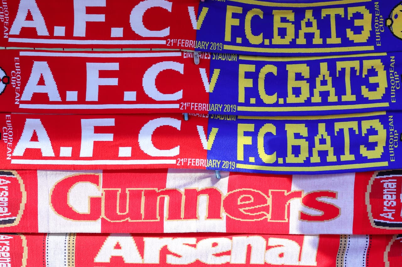 Con la idea de lograr remontar en su casa, miles de aficionados del Arsenal llegaron este jueves hasta el Emirates Stadium para vivir de primera mano la vuelta de los dieciseisavos de final entre su equipo y el BATE Borisov, quien gana la serie por 1-0.