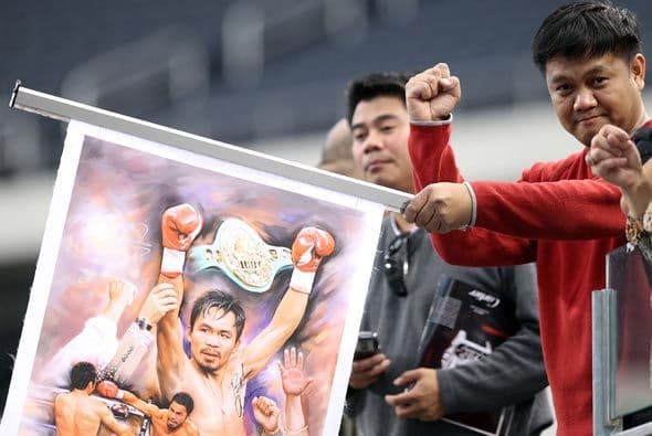 Ciantos de aficionados se encontraron en la nueva casa de los Cowboys. la mayoría fueron a vitorear al campeón filipino.