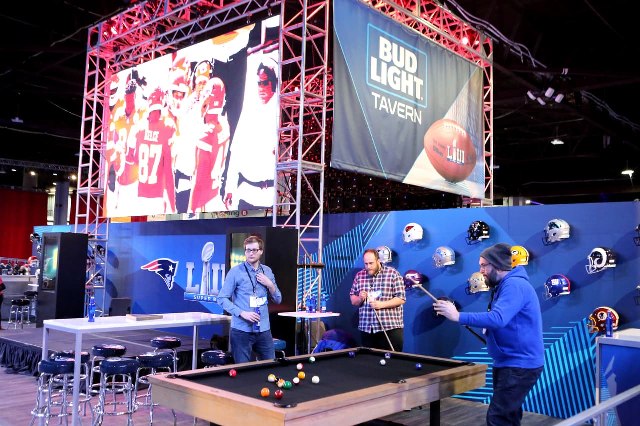 Una afamada marca cervecera patrocinó este salón, en el que podías jugar al pool y con una decoración muy futbolera.