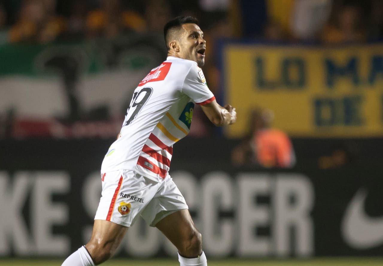 Después, al minuto 78, el delantero Arrieta del Herediano marcó el empate y su segundo gol de la serie.