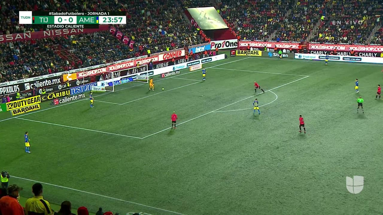 ¡TIRO ATAJADO! disparo por Salvador Reyes.